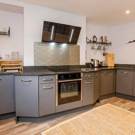 The Holgate Hideaway With Hot Tub Holiday home York