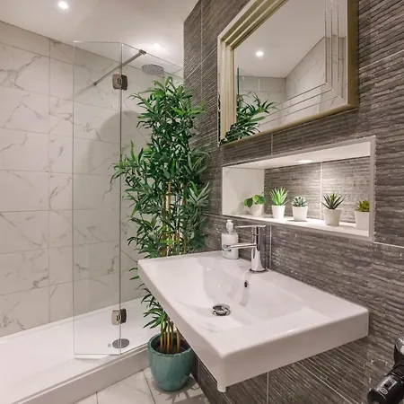 The Holgate Hideaway With Hot Tub Holiday home
