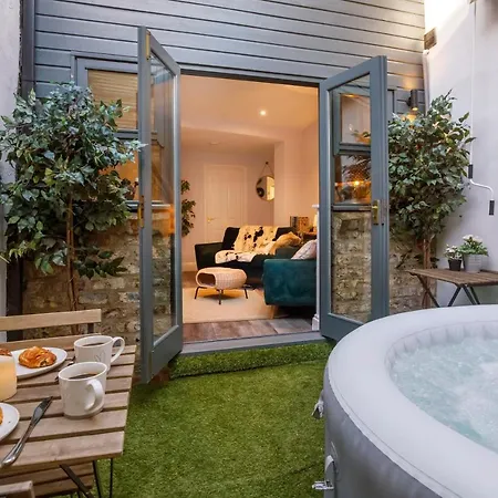 The Holgate Hideaway With Hot Tub York